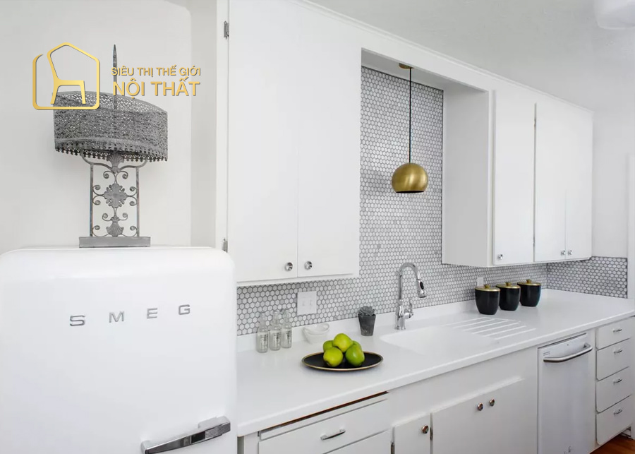 Top 15 mẫu tủ bếp treo tường đẹp nhất năm 2022 14 Tủ bếp treo tường gỗ tự nhiên sang trọng