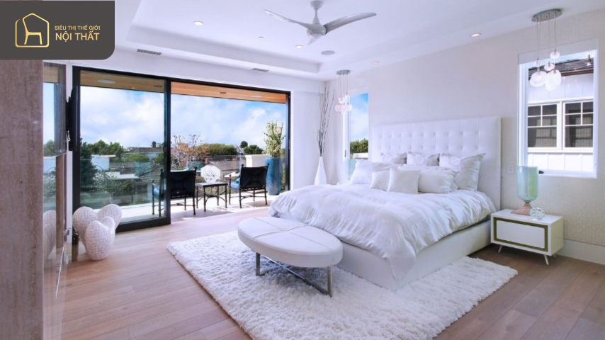 Những mẫu thiết kế phòng ngủ có ban công cực hot năm 2023 12 Việc phối màu linh hoạt độc đáo trong thiết kế nội thất cho phòng ngủ có ban công đem lại không gian ấm áp dễ chịu