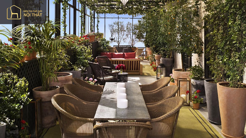 10 Mẫu thiết kế quán cafe sân vườn hiện đại thu hút khách 3 Nội thất là yếu tố cần quan trọng trong mẫu thiết kế quán cà phê sân vườn