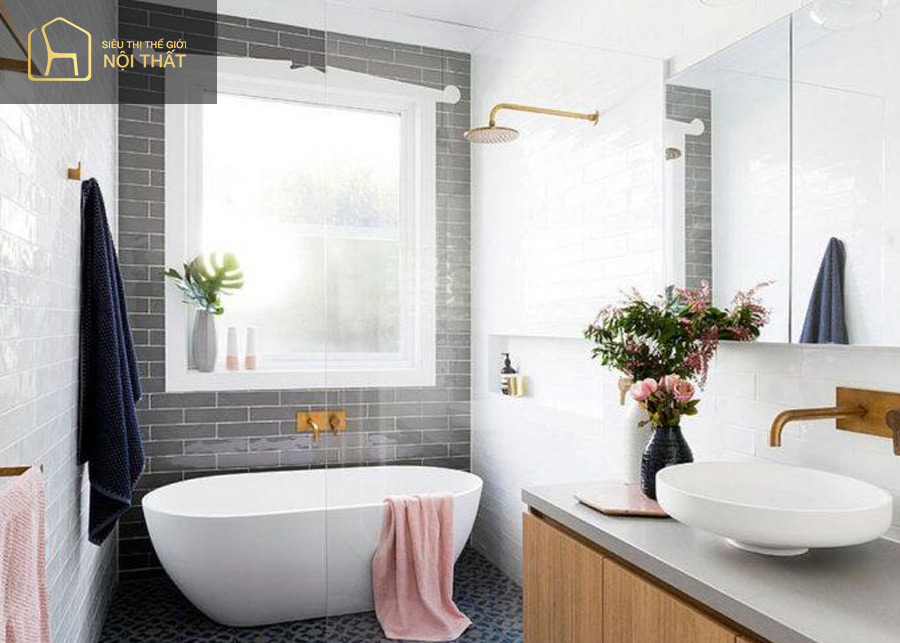 Lọc không khí phòng tắm 4m2 bằng kệ tủ gỗ và hoa trang trí