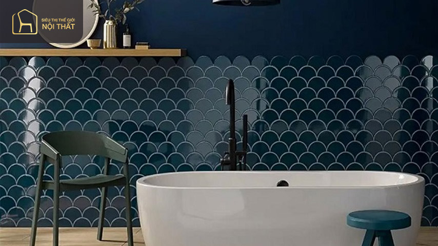 25+ Mẫu gạch vảy cá trang trí đẹp nhất hiện nay 10 Tông màu xanh Navy của gạch mosaic vảy cá giúp phòng tắm thêm phần nổi bật