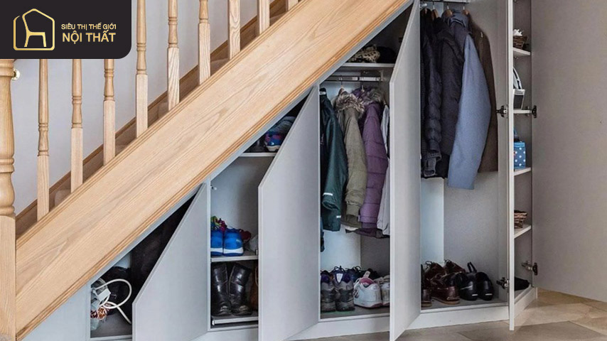 Hình 20: Tủ chân cầu thang độc đáo với tủ giày và tủ quần áo kết hợp Hình 20: Tủ chân cầu thang độc đáo với tủ giày và tủ quần áo kết hợp