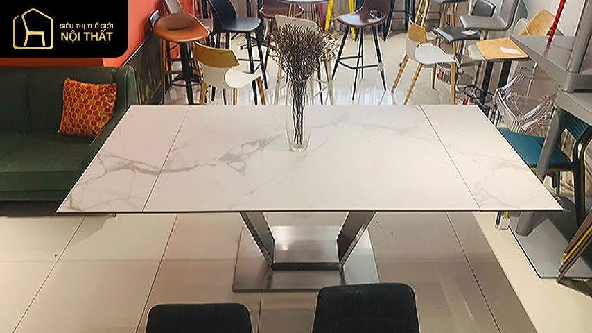 Chất liệu bàn bằng đá sẽ làm cho không gian lịch lãm hơn Chất liệu bàn bằng đá sẽ làm cho không gian lịch lãm hơn