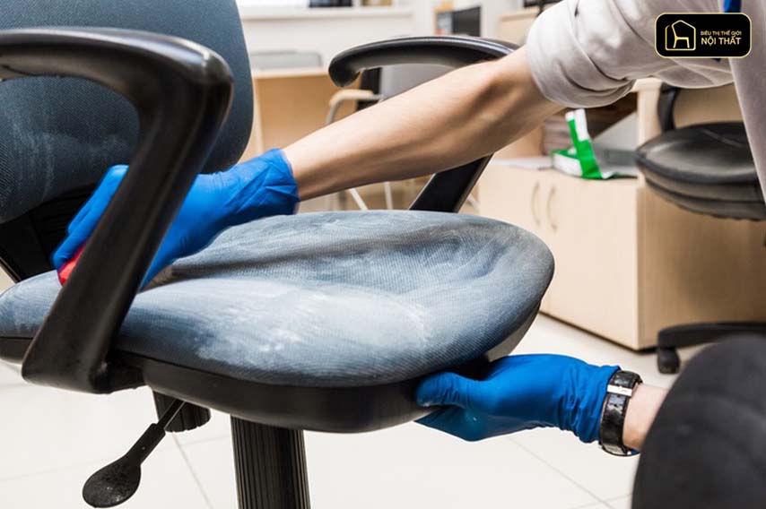 Vệ sinh ghế văn phòng định kỳ