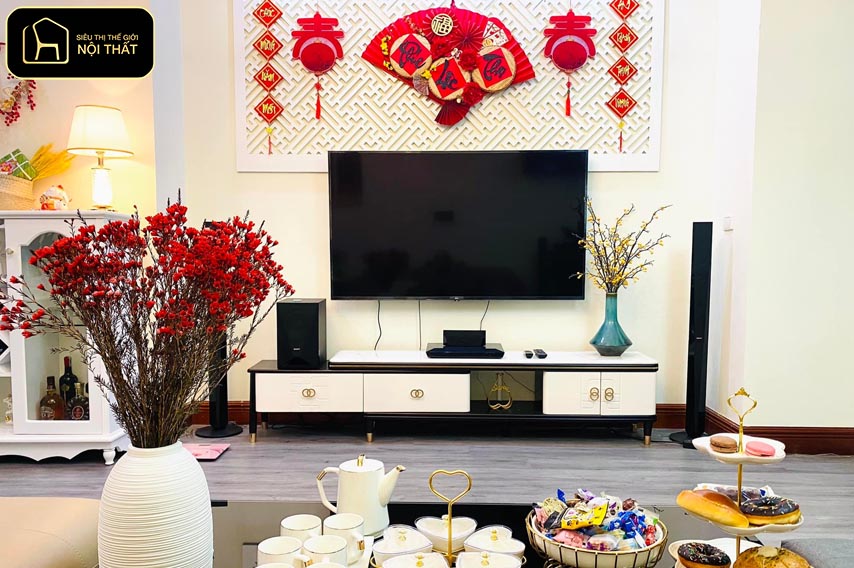 Cách trang trí phòng ngày Tết - Phong cách trang trí quen thuộc, mang đậm không khí Tết cổ truyền và được nhiều gia đình Việt lựa chọn để tạo cảm giác ấm áp, sum vầy ngay từ những ngày đầu năm.