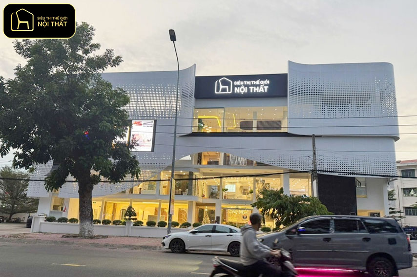 Nội thất giảm giá cuối năm - Siêu Thị Thế Giới Nội Thất có showroom trưng bày thực tế để cho khách hàng xem và thử sản phẩm.