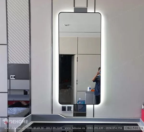 Gương bàn trang điểm khung sơn tĩnh điện có đèn led DKL613.2A